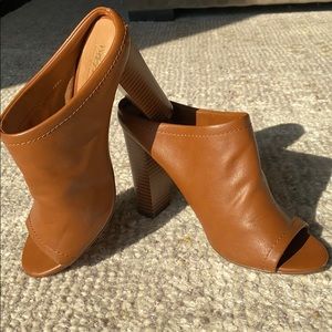 Brown Faux Leather Clog Heel Mule!